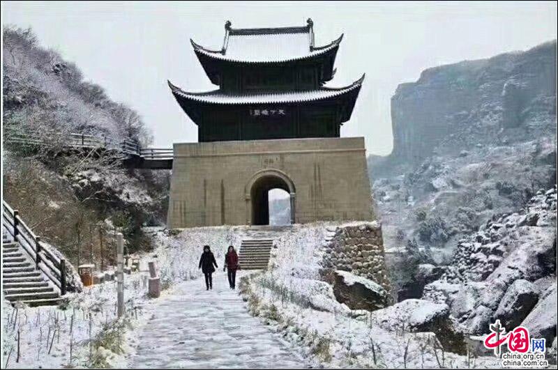 剑门关迎来2018年第一场雪 银装素裹景色宜人