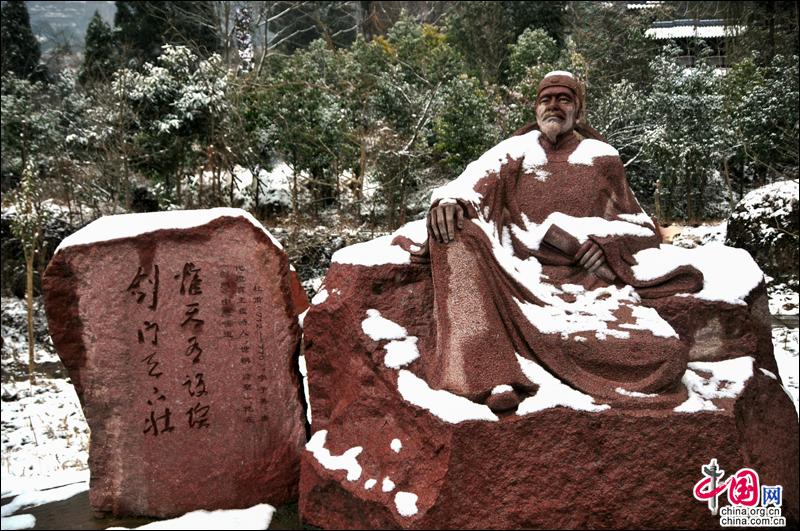 剑门关迎来2018年第一场雪 银装素裹景色宜人