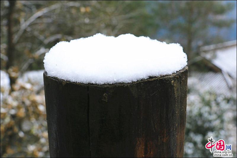 剑门关迎来2018年第一场雪 银装素裹景色宜人