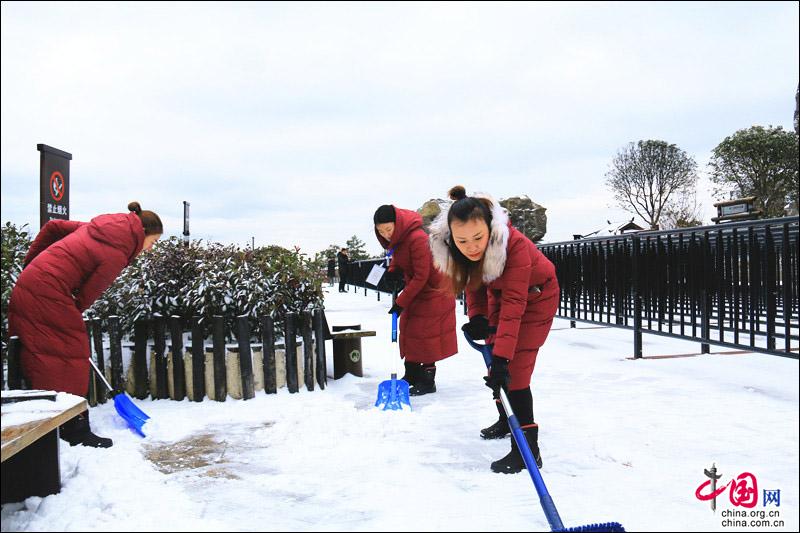 剑门关迎来2018年第一场雪 银装素裹景色宜人