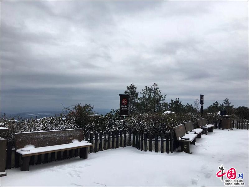 剑门关迎来2018年第一场雪 银装素裹景色宜人