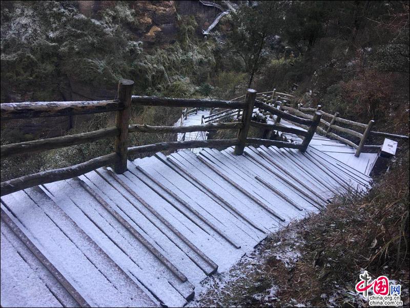 剑门关迎来2018年第一场雪 银装素裹景色宜人