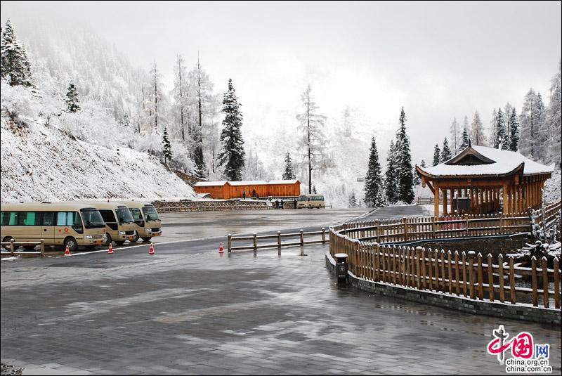 达古冰山迎来2018年第一场雪 若冰雪童话世界