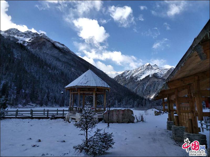 达古冰山迎来2018年第一场雪 若冰雪童话世界