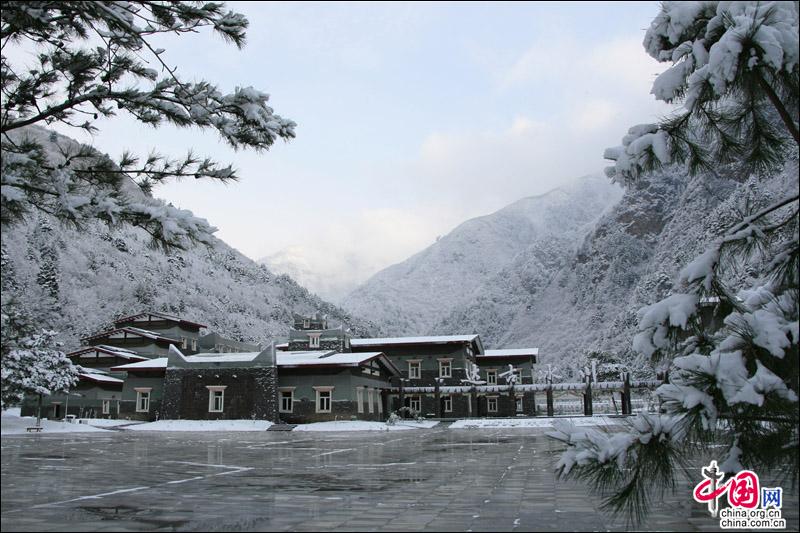 达古冰山迎来2018年第一场雪 若冰雪童话世界