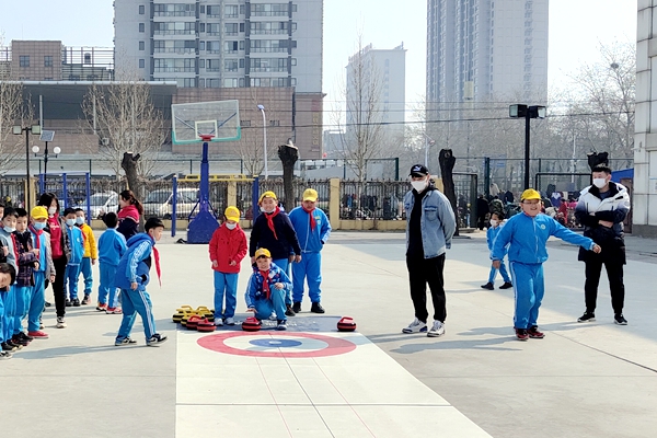 【教育频道】燕京理工学院23名学生毕业实习选择走上三尺讲台