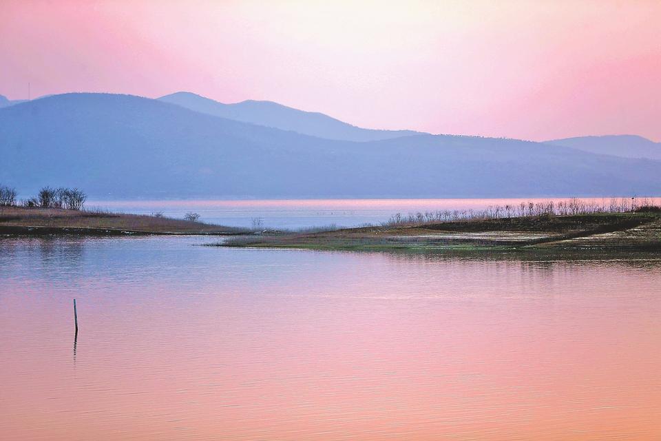 南阳市淅川县九重镇汤山湿地公园风景如画