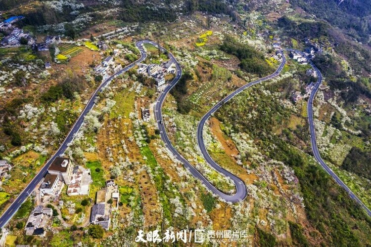 贵州黔西：一路风景 一路歌