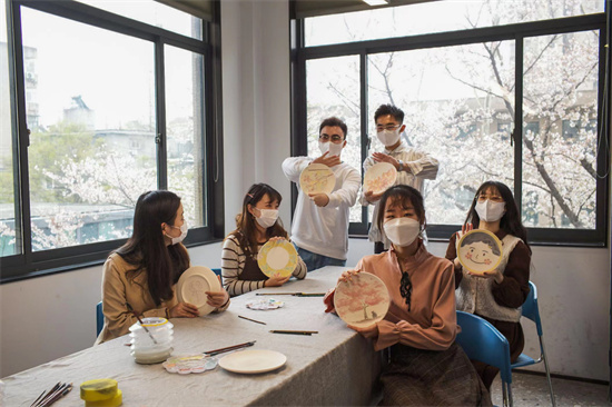 东南大学樱花盛开吸引师生打卡“满园春色”_fororder_图片 5