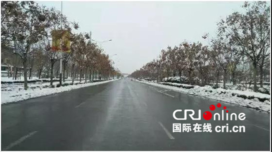 西咸新区4万余人次参与除雪 畅通市民出行路_fororder_微信图片_20180108083144