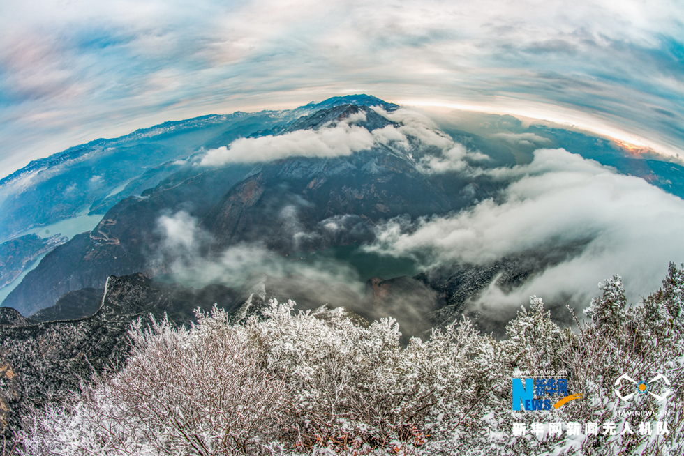 航拍瞿塘峡初雪 琼枝玉树景象壮美