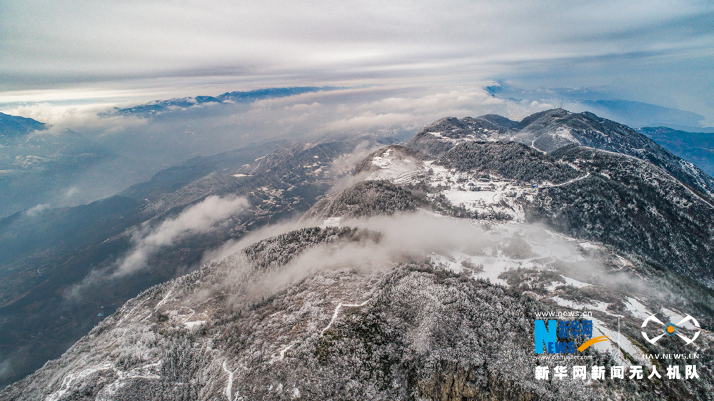 航拍瞿塘峡初雪 琼枝玉树景象壮美