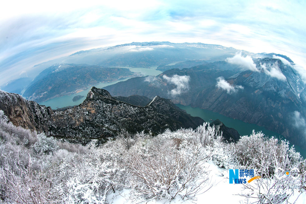 航拍瞿塘峡初雪 琼枝玉树景象壮美