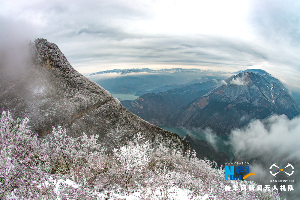 航拍瞿塘峡初雪 琼枝玉树景象壮美