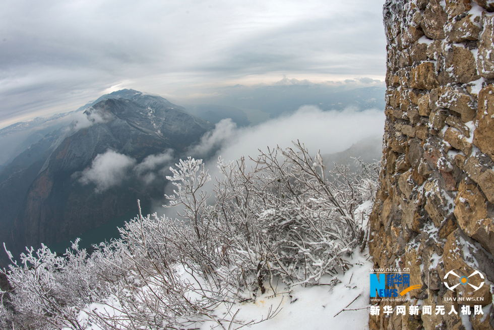 航拍瞿塘峡初雪 琼枝玉树景象壮美