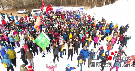 1400多人长春净月潭雪地徒步穿越