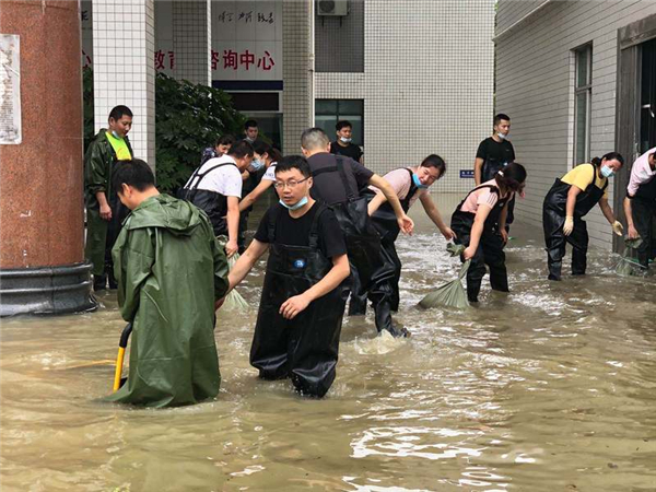 【B】黄冈师范学院全面开展抢险排涝工作