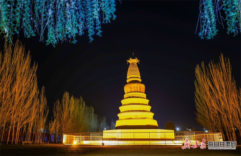 敦煌白马塔景区夜景迷人