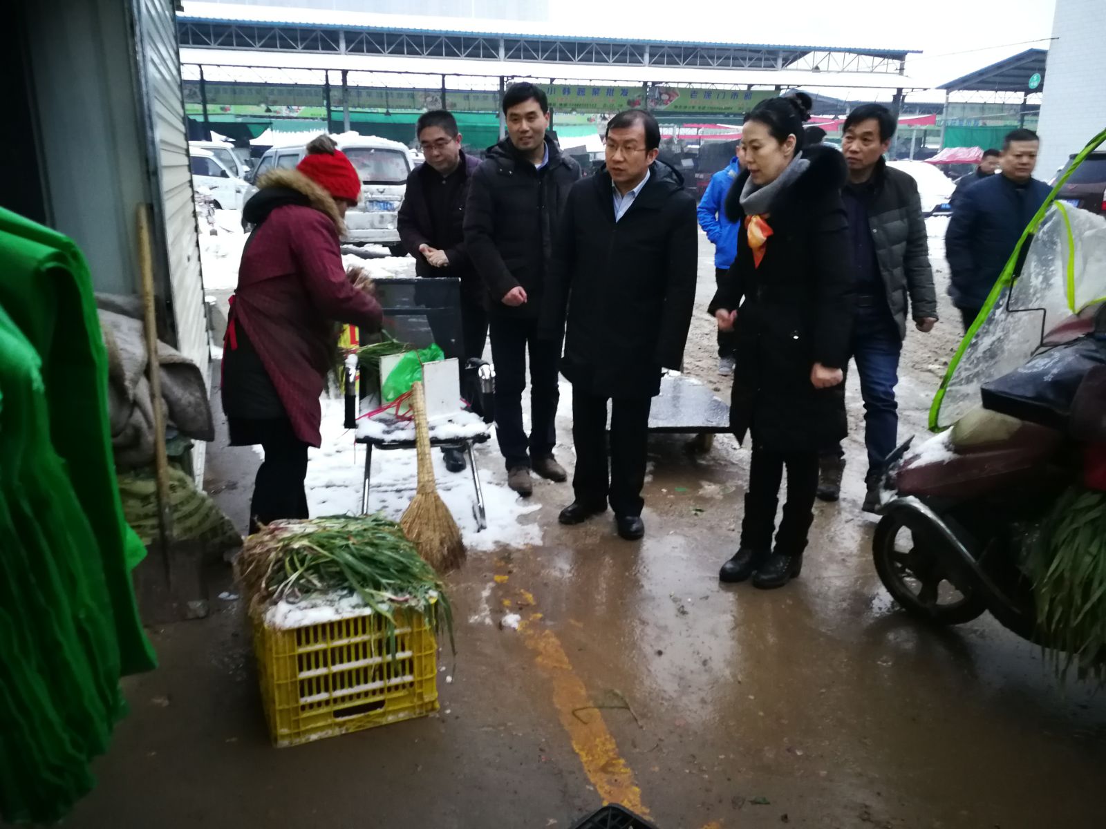 【未央专题  左上文 加摘要】未央区检查农贸市场、物流仓储及棚亭除雪防灾及食品安全工作