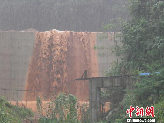 福建北部暴雨仍将持续 已转移群众11655人