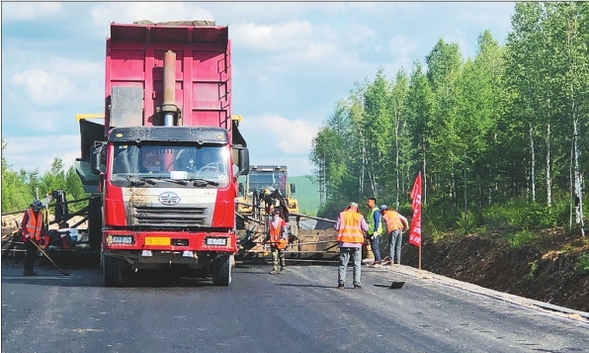 京漠公路串起一道旅游经济带