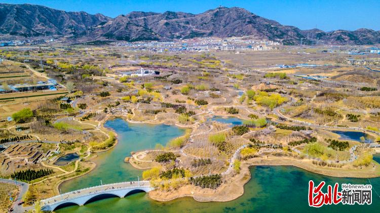 河北石家庄：湖光春色醉游人