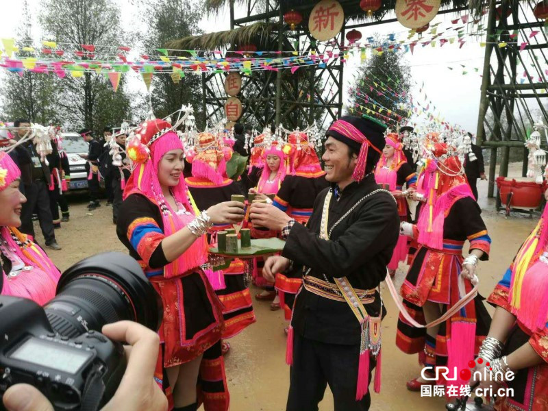 （已过审）【八桂大地、八桂大地-百色】【旅游文体】打蓝靛 织腰带 蓝靛瑶族多彩民俗文化活动同时上演 ——凌云县举办逻楼镇第二届金地门“蓝靛节”