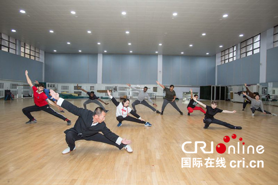 【CRI看吉林（标题）】【教育科技（图）】【图说吉林】【滚动新闻】吉大留学生圆武侠梦 还“因武结缘”