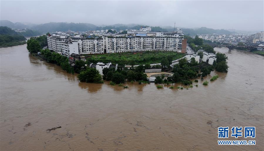 江西部分地区出现强降雨