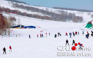 已过审【环保视点专题 绿色康养 图文摘要】重庆再添玩雪胜地 万盛奥陶纪迎今首场大雪