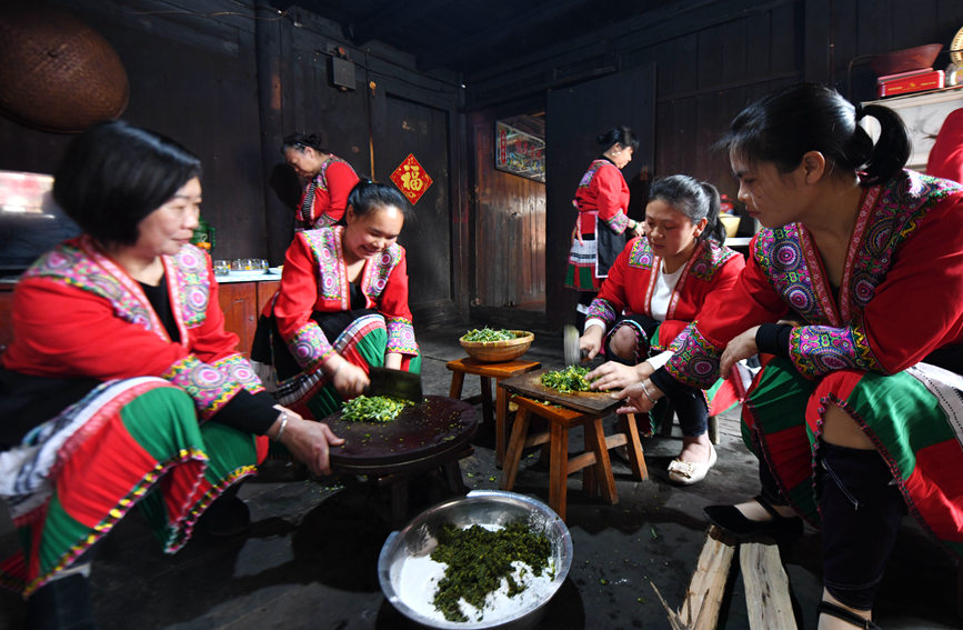 广西龙胜：清明时节 艾粑飘香