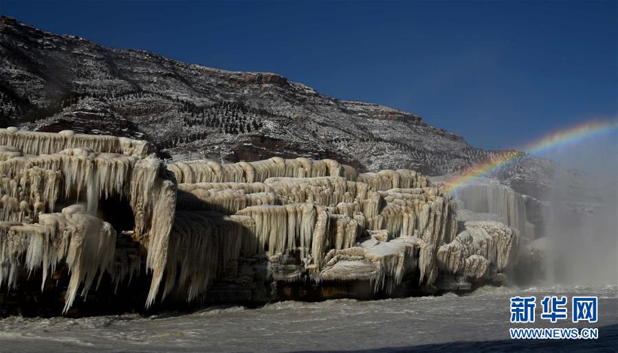 黄河壶口瀑布雪景如画