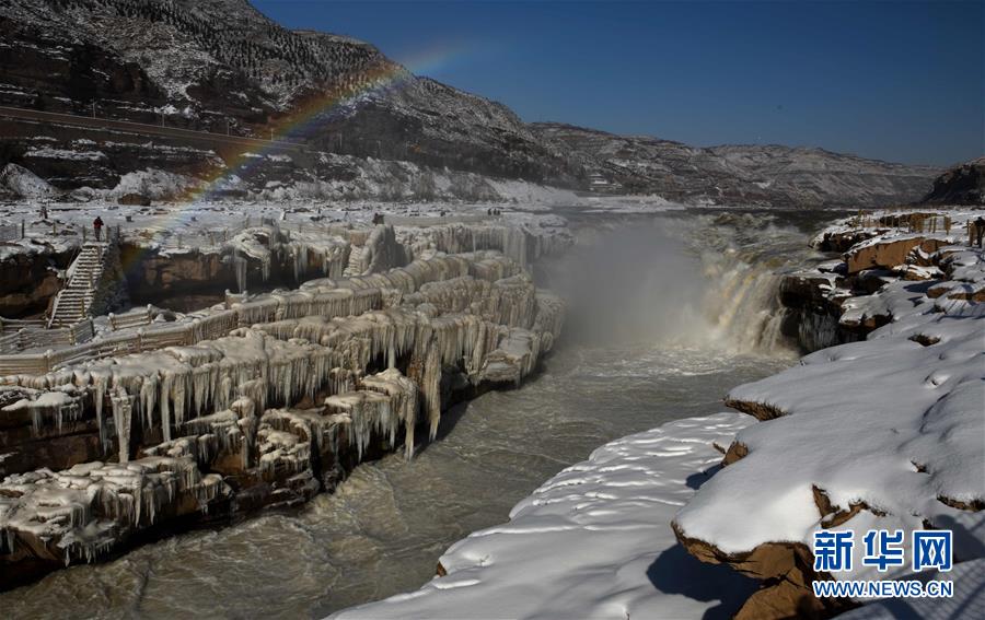 黄河壶口瀑布雪景如画