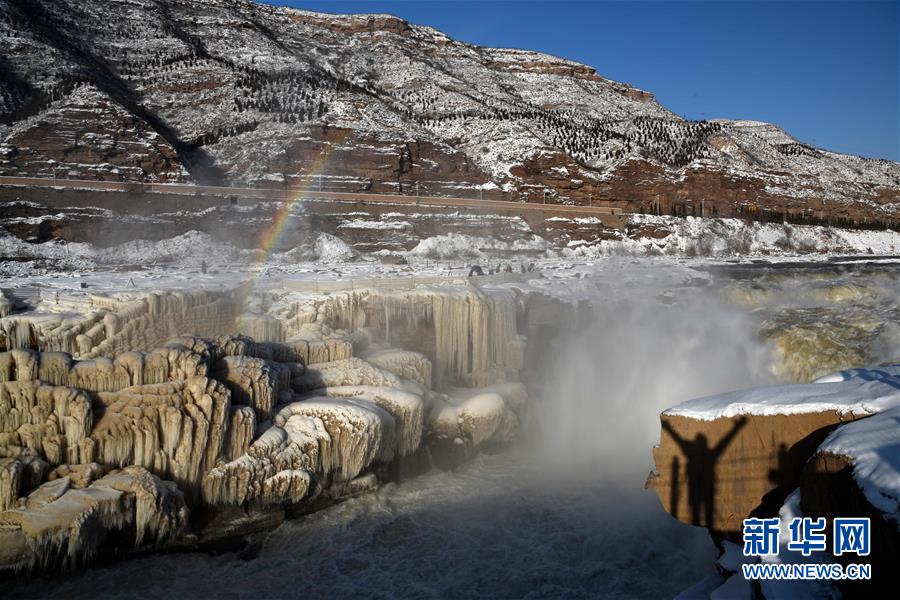 黄河壶口瀑布雪景如画