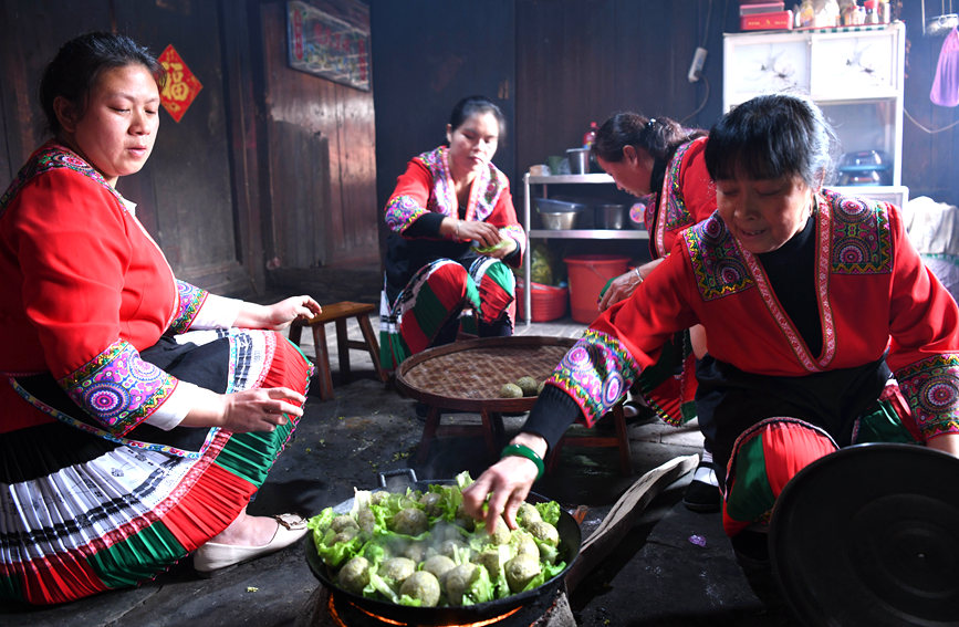 广西龙胜：清明时节 艾粑飘香