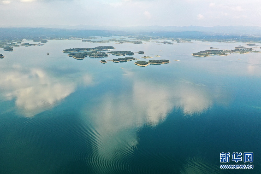 湖北荆门漳河现“天空之境”