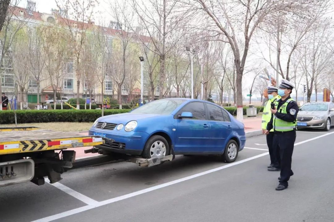 （原创）黄骅市公安局交警大队开展“僵尸车”集中清理整治专项行动_fororder_3