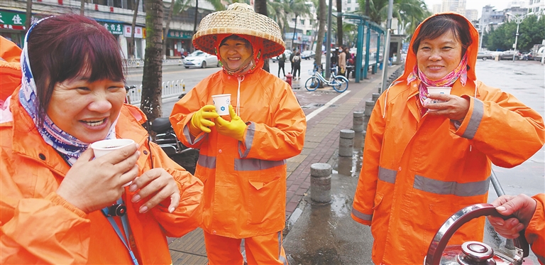 【琼岛先锋】【即时快讯】关注强降温 一杯热茶暖人心