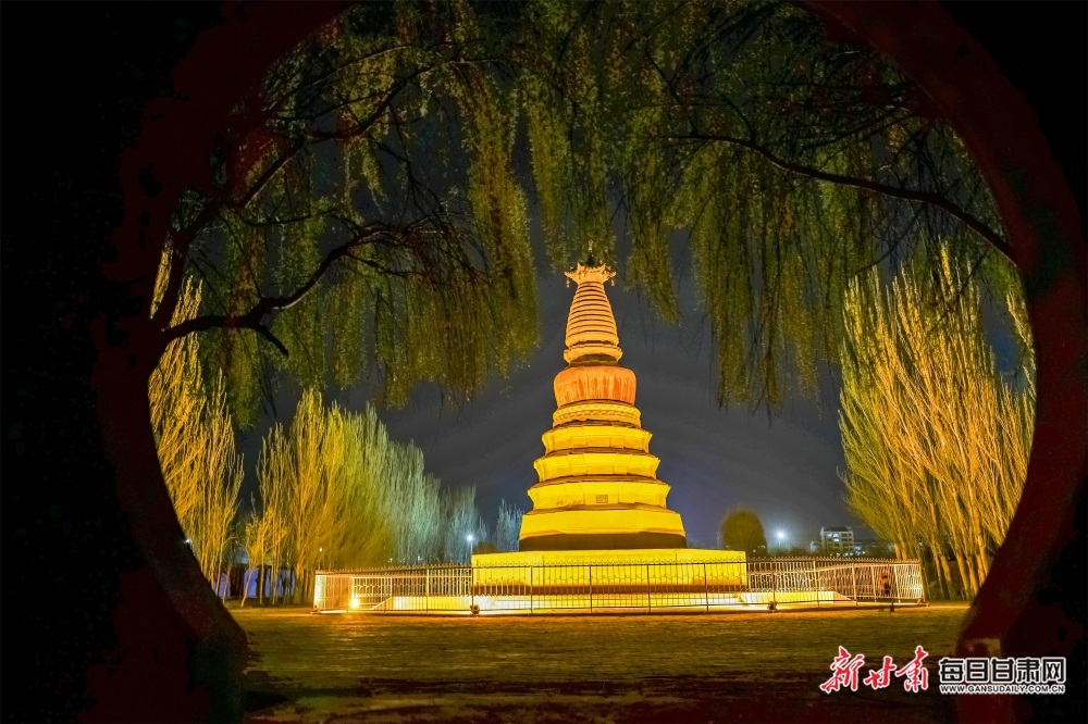 敦煌白马塔景区夜景迷人