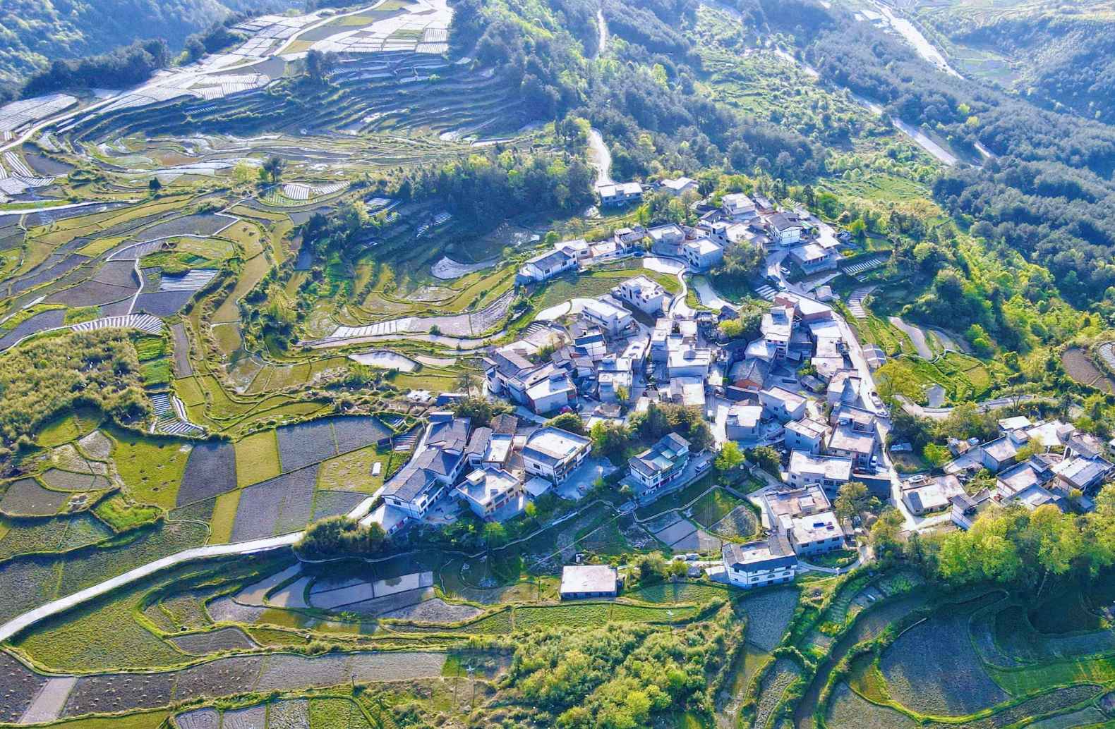 （中首）贵阳花溪石门村：田园间春意盎然