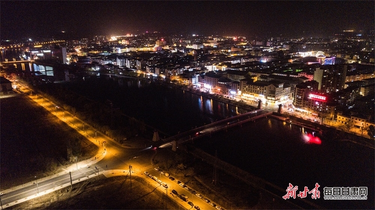 敦煌白马塔景区夜景迷人