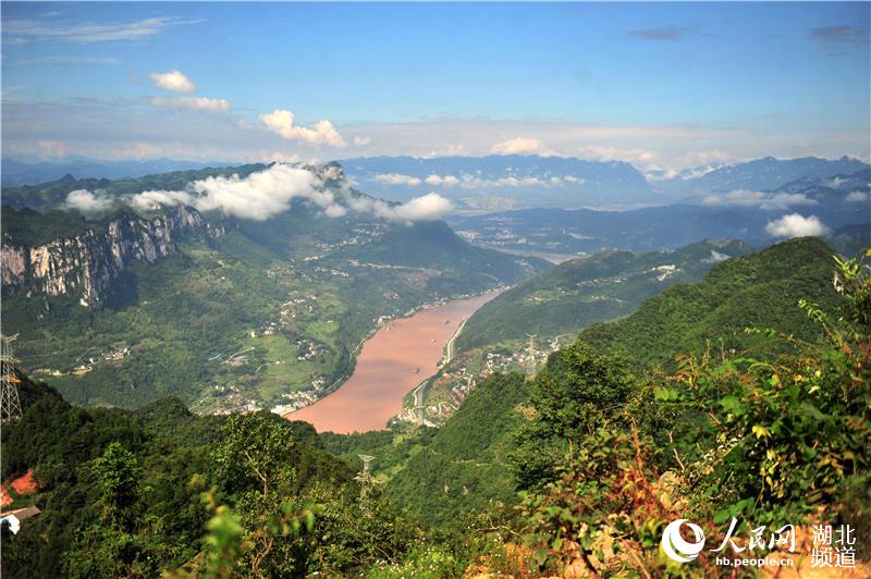 湖北宜昌：夏日西陵峡 风景美如画