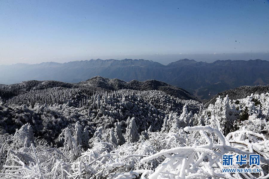 重庆黔江：雪山放晴入画来