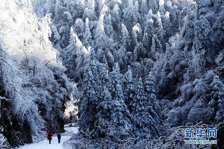 重庆黔江：雪山放晴入画来