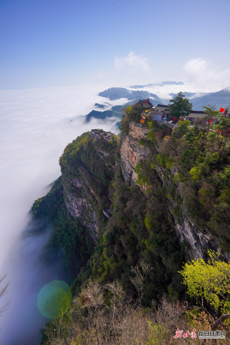 千山万壑云海翻滚 成县鸡峰如梦如幻