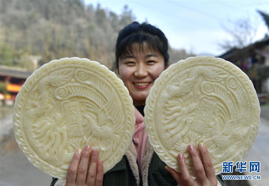 湖北恩施：印花糍粑香 土家年味来