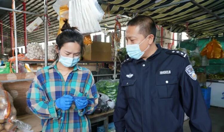 （原创）沧州市黄骅警方：发放警民“联系卡”，奏响平安“和谐曲”_fororder_1