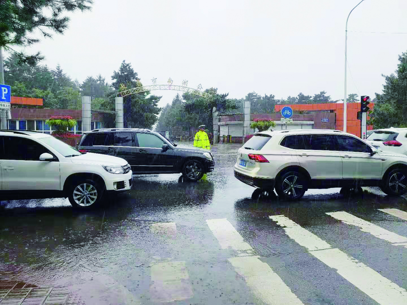 雨天如何安全出行 长春交警为市民支招