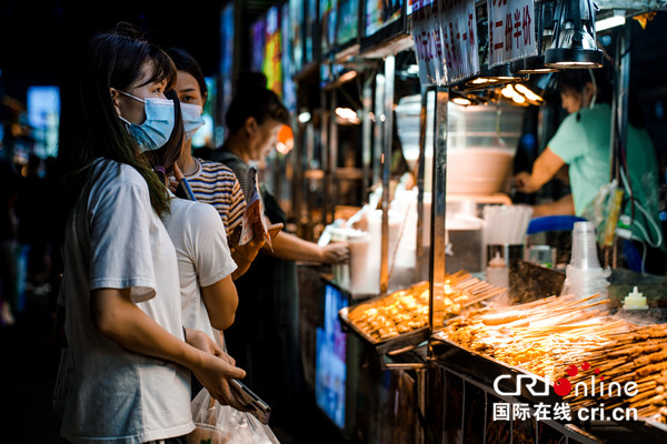 广西南宁：三大街区助力夜经济加快复苏