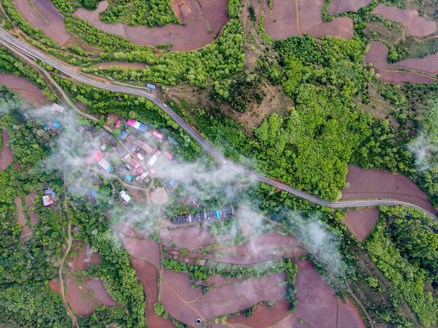 三门峡卢氏：雨后山村入画来